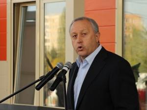 На фото - Валерий Радаев